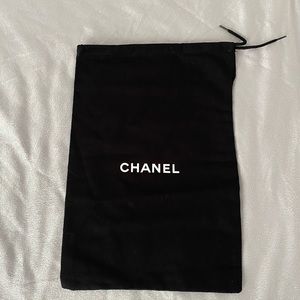 3 $10 items for $20 make your bundle 🌸🌸DUST Chanel 12 1/2 x8